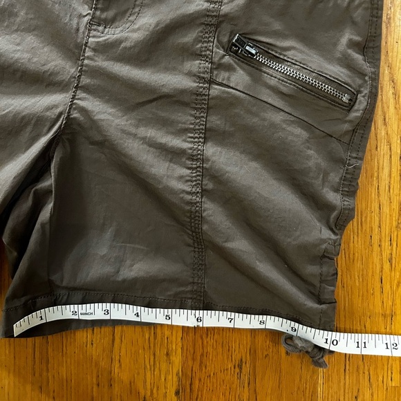 Style & Co Women’s Zip-Pocket Cargo Shorts - Picture 12 of 12